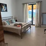 Petite Lily Vilă